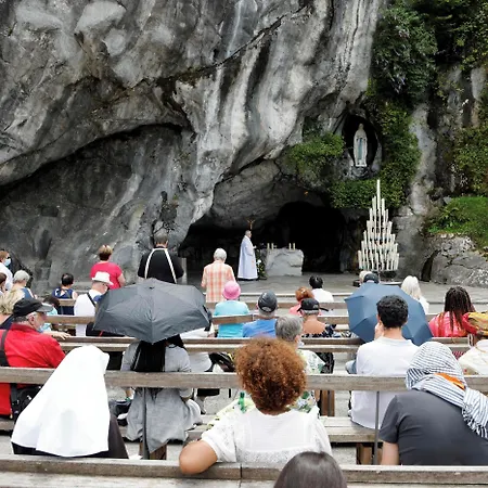 酒店 Aux Armes De Belgique 2*