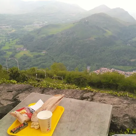 Aux Armes De Belgique 酒店 2*